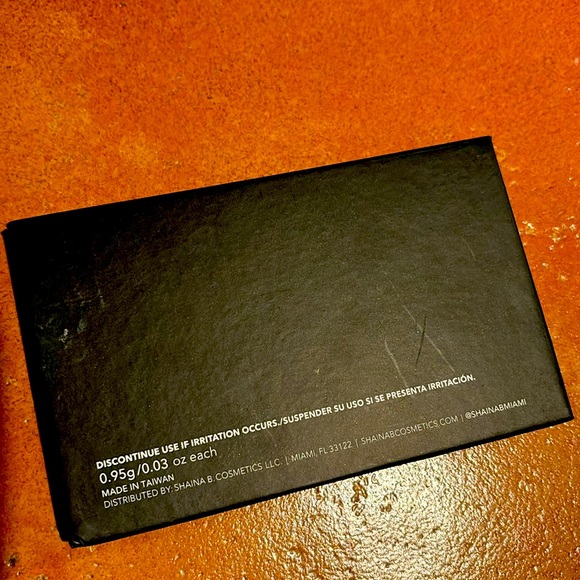 Shaina B. Miami Eye Shadow Palette - Picture 3 of 5